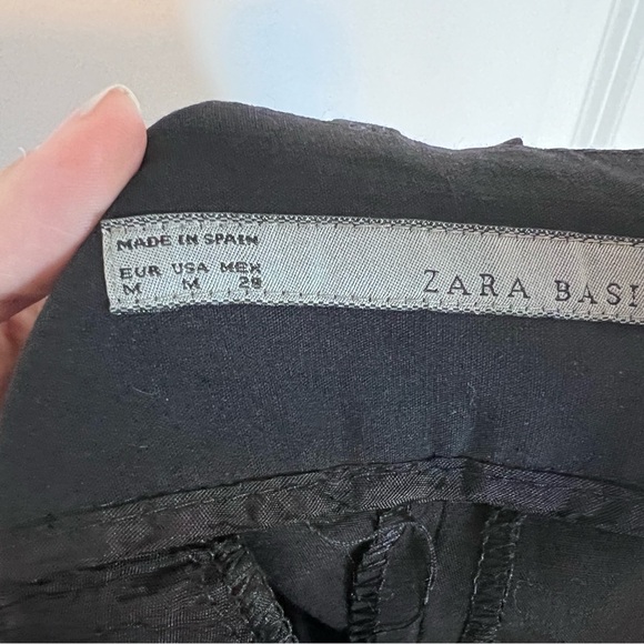 CLEAR-OUT Zara Basic Black Cuffed Hem Chino Shorts - Picture 4 of 5